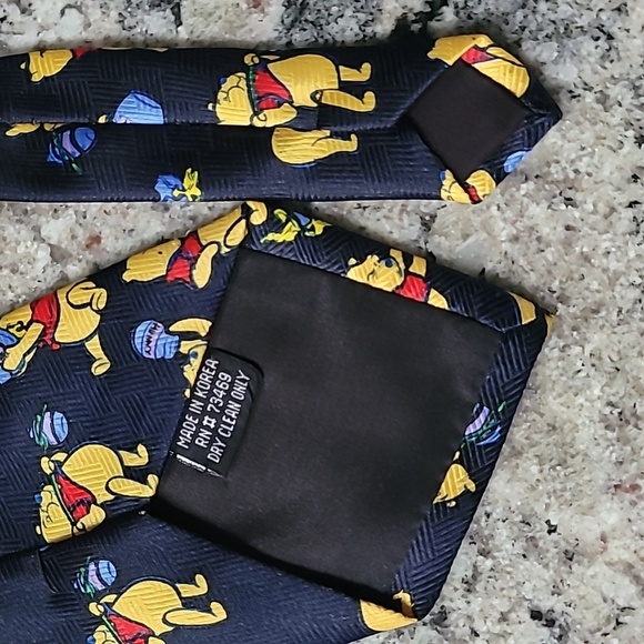 Vintage Pooh Tie - Picture 10 of 12